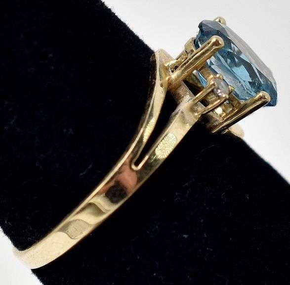 Wonderful 4K Yellow Gold Blue Topaz and Diamond Ring