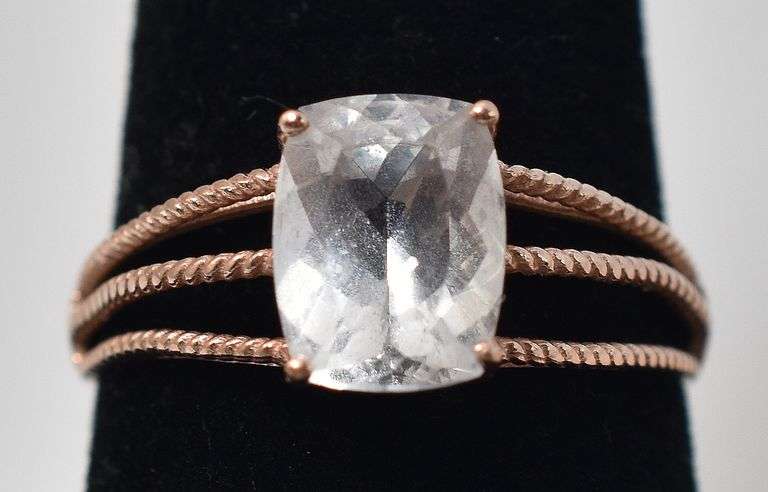 Beautiful 9K Rose Gold Clear Gemstone Ring
