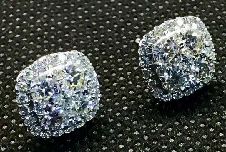 14K White Gold Round Brilliant Cut Diamond Cluster Earring