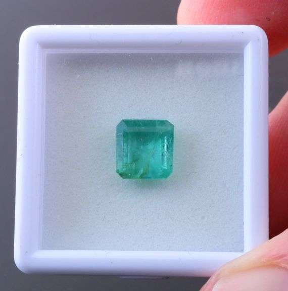 Fantastic color! 1.65ct vibrant green Zambian Emerald