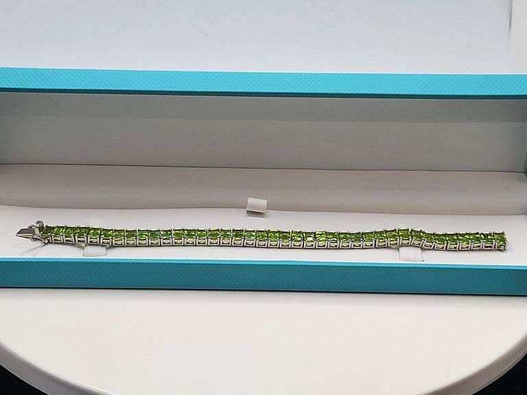 Elegant 88ct Emerald-Cut Natural Peridot Bracelet in Sterling Silver – Size 7