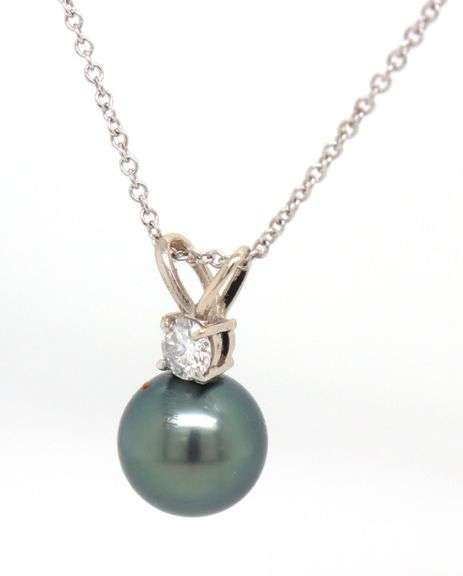 18kt White gold 8mm grey pearl and diamond pendant on chain