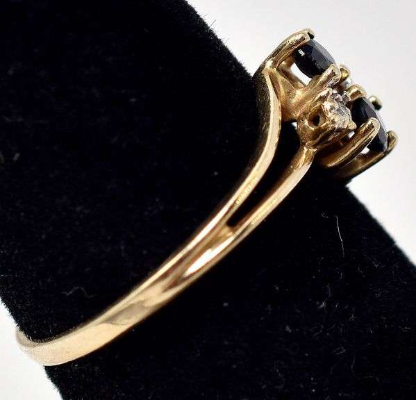 Pretty 10K Yellow Gold Blue Sapphire Gemstone and Diamond Ring
