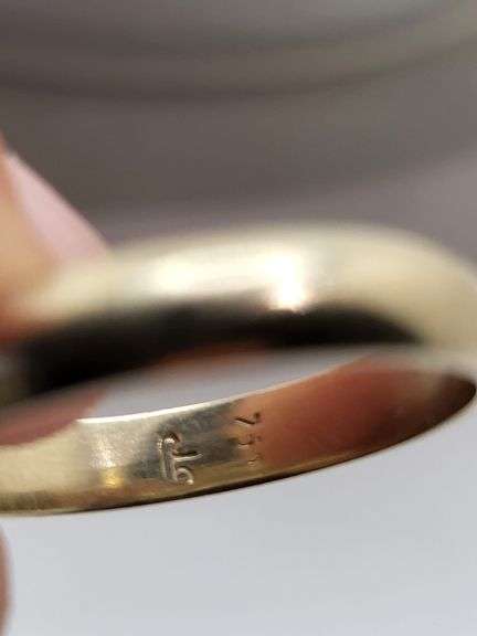 Classic Wedding Ring in 18k White Gold