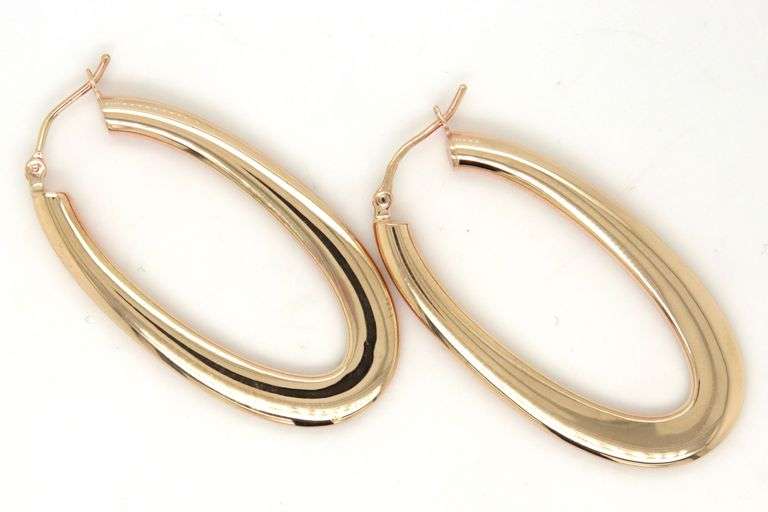 14kt Yellow gold oval hoop earrings