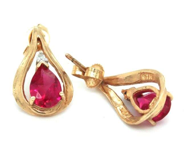 10kt Yellow gold synthetic ruby earrings