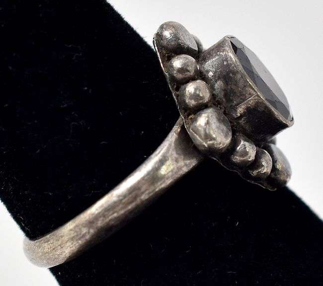 Vintage Red Garnet Ring in Sterling Silver
