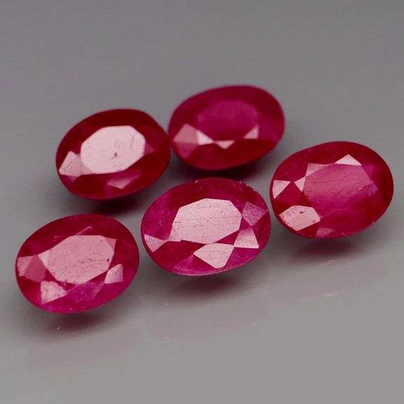 Collectors 7.10ct PIGEONS BLOOD Mozambique Ruby set!!!