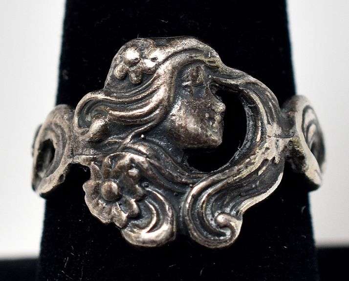 Girl Profile with Flower Detailing in Sterling Silver