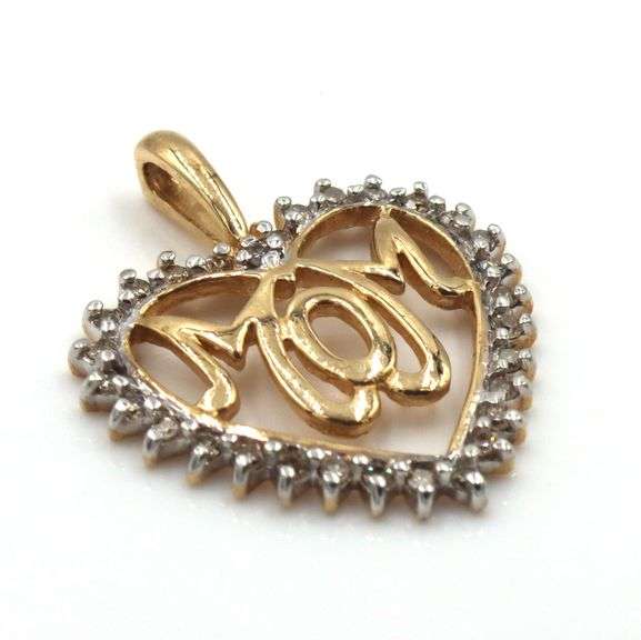 10kt Yellow gold heart shaped MOM diamond pendant