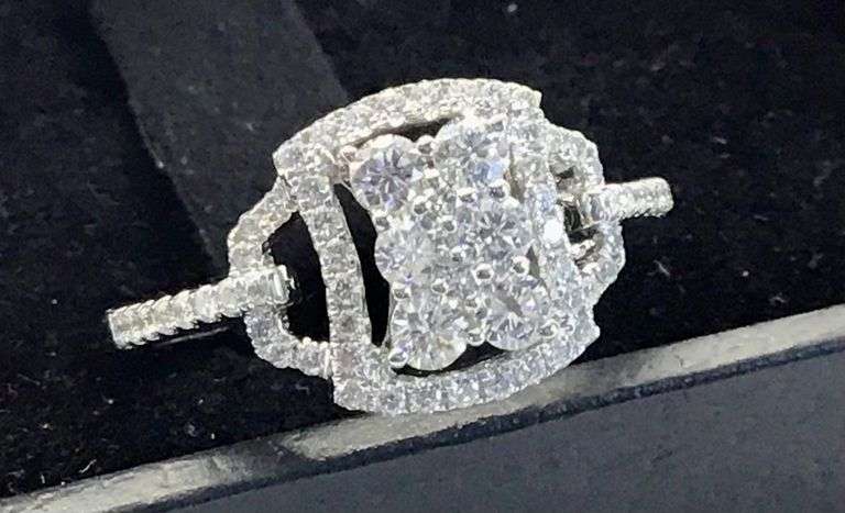 14K White Gold Round Brilliant Cut Diamond Ring