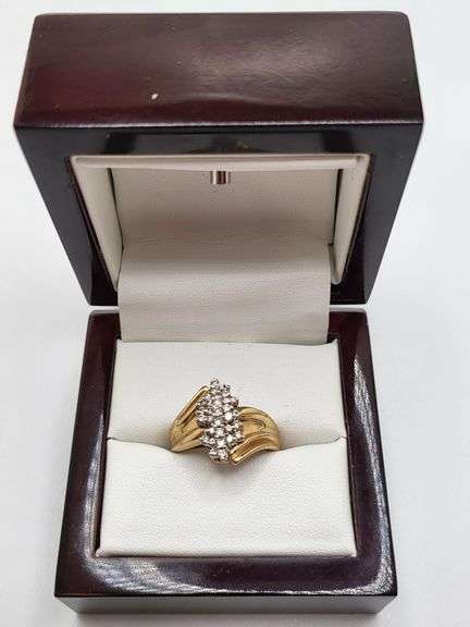Absolutely gorgeous 14k yellow gold and diamond cluster ring