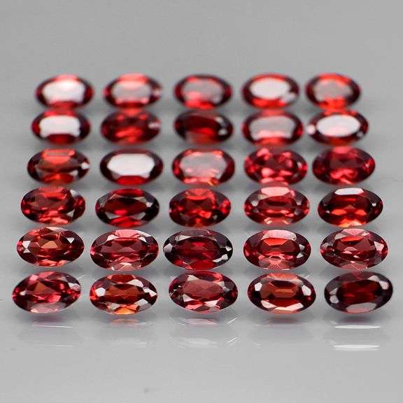 Amazing 8.67ct oval cut red Garnet set