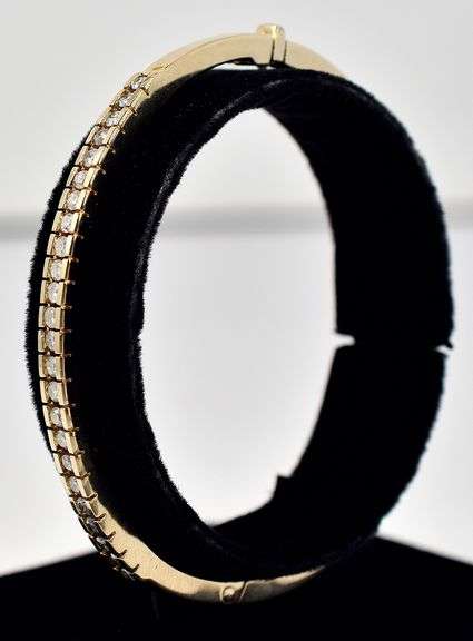 Marvelous 14k Yellow Gold Diamond Hinged Bangle Bracelet