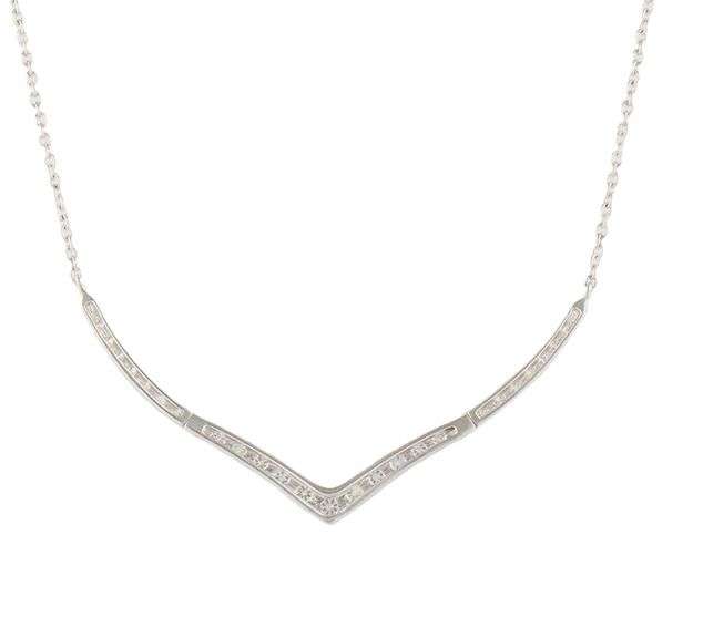 New 0.50ctw Round Diamond V Bar Pendant Necklace in 14K