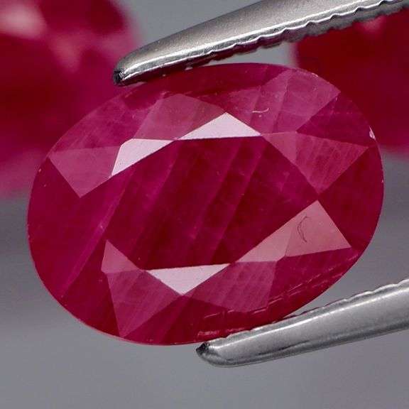 Collectors 5.34ct PIGEONS BLOOD Burmese Ruby set!!!