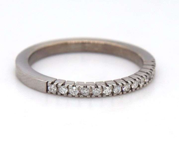 18kt White gold 0.15ctw 4 prong diamond band