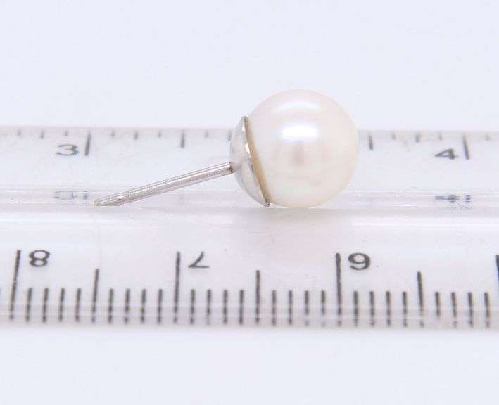 14kt White gold 7.5mm-8mm pearl stud earrings