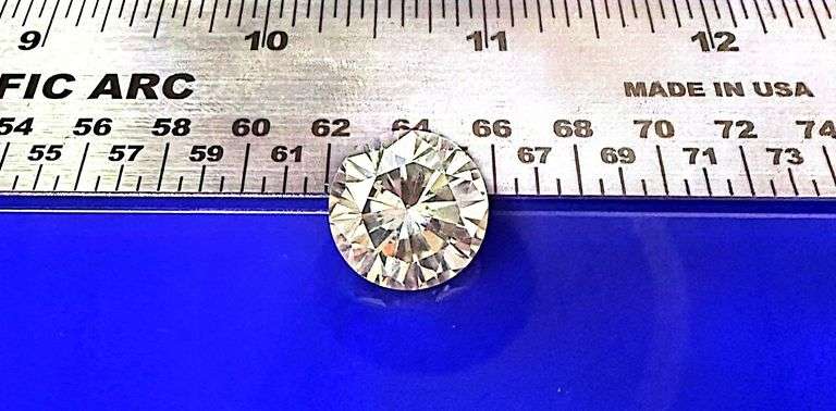 Huge Sparkling 9.5 Ct. Eye-Clean White Brilliant Round Cut Lab Simulated Diamond