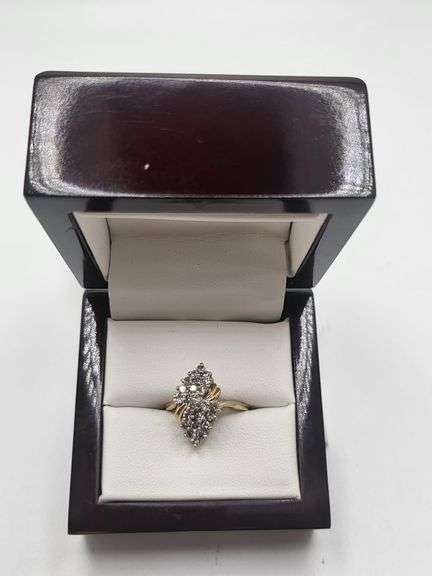 Absolutely gorgeous 14k yellow gold and diamond cluster ring