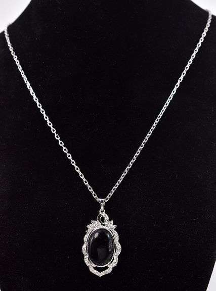 Precious Oval Shaped Cabochon-Cut 5.68CTS Black Onyx & Sapphire Gemstone Pendant Necklace in Sterlin
