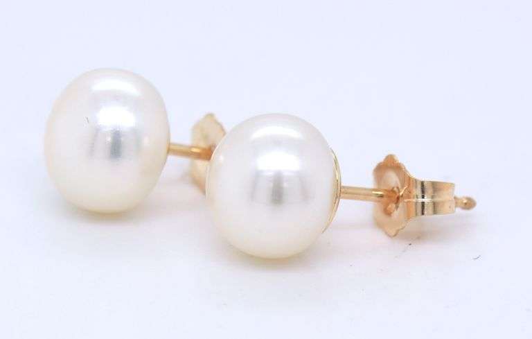 14kt Yellow gold Button pearl stud earrings
