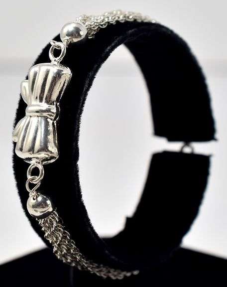 Bow Designed Bracelet in Sterling Silver