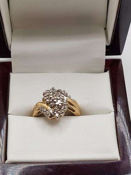 Absolutely gorgeous 14k yellow gold and diamond cluster ring
