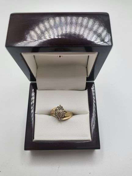 Absolutely gorgeous 14k yellow gold and diamond cluster ring