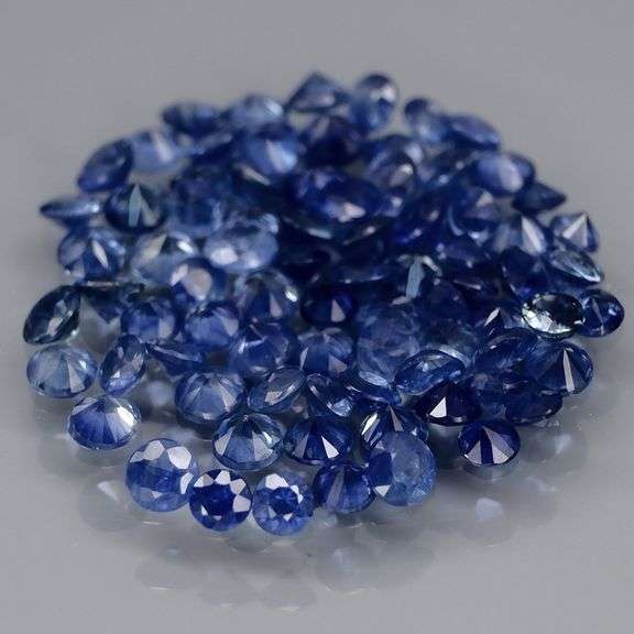 Multi-hue 3.94ct natural blue Sapphire set