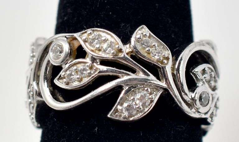 CZ gemstone Leaf Ring in Sterling Silver