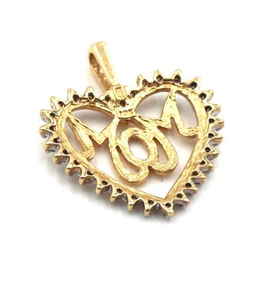 10kt Yellow gold heart shaped MOM diamond pendant