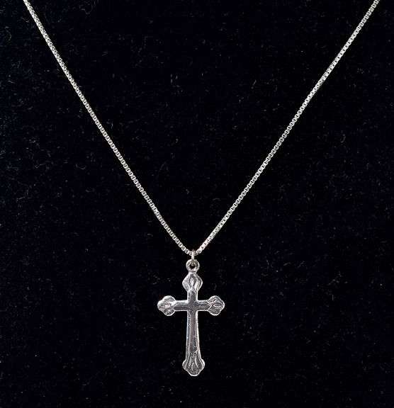 Cross Pendant Necklace in Sterling Silver