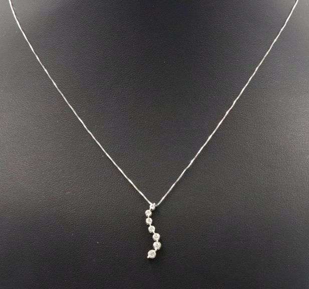 14kt White gold 0.15ctw diamond journey pendant on chain