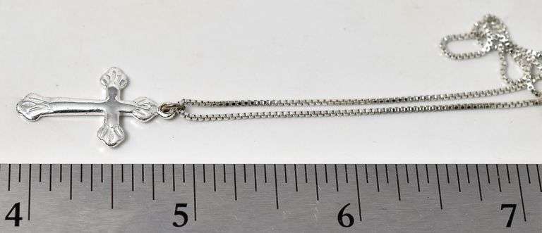 Cross Pendant Necklace in Sterling Silver