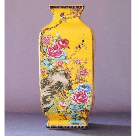 Chinese Famille Rose Porcelain Vase