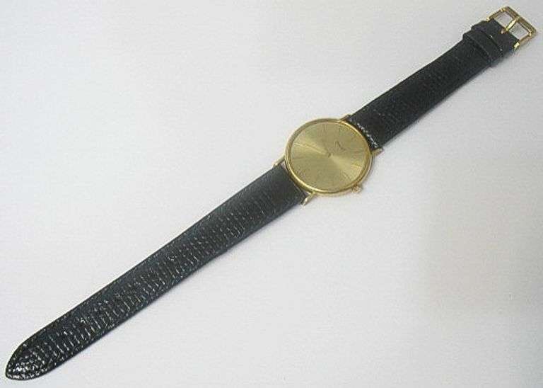 CONTENT OF SAFE DEPOSIT BOX: 18K PIAGET MEN'S WATCH