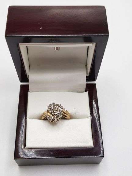 Absolutely gorgeous 14k yellow gold and diamond cluster ring