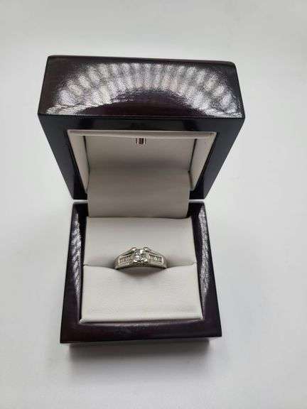 14k white gold diamond wedding band, size 7 -4.0 gr