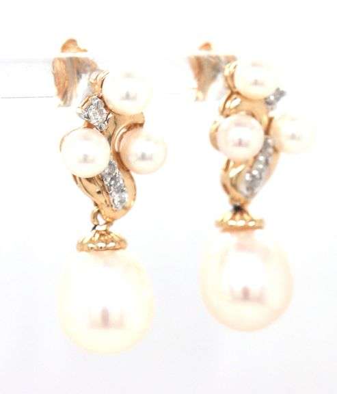 14kt Yellow gold pearl and diamond dangle earrings