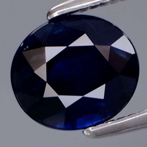 Elegant 1.75ct midnight blue Sapphire -heated only!