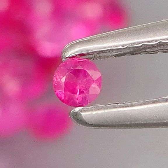 Heated only! 3ct hot pink Sapphire set!