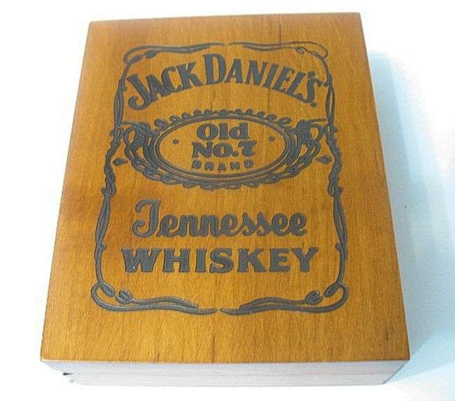 NEW JACK DANIELS PLAYING CARDS IN WOODEN CASE