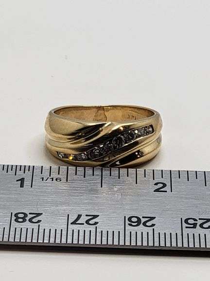 Very nice men's 14k yellow gold & diamonds band