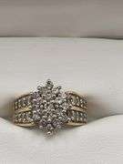 Absolutely gorgeous 14k yellow gold and diamond cluster ring
