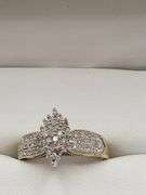 Absolutely gorgeous 14k yellow gold and diamond cluster ring
