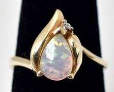 Gorgeous 10K Yellow Gold Opal gemstone and Diamond Ring