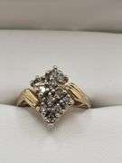 Absolutely gorgeous 14k yellow gold and diamond cluster ring