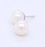 14kt White gold 7.5mm-8mm pearl stud earrings