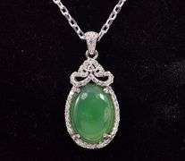 Angelic 6.85CTS Oval Shaped Cabochon-Cut Green Chalcedony & Colorless Sapphire Gemstone Pendant Neck